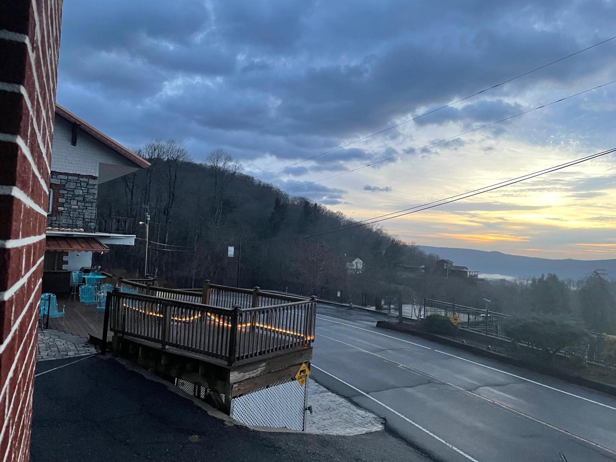 Skyline Village Inn Spruce Pine Exterior foto